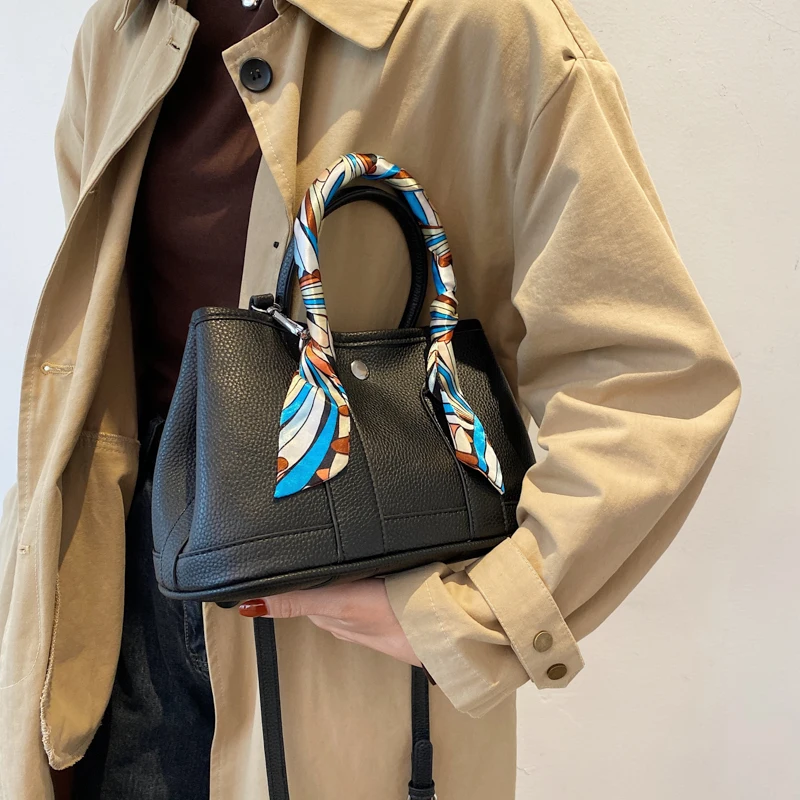 

Брендовая Ретро сумка на плечо для женщин, шелковый шарф, Роскошная сумочка через плечо из искусственной кожи, садовая Повседневная сумка-м...