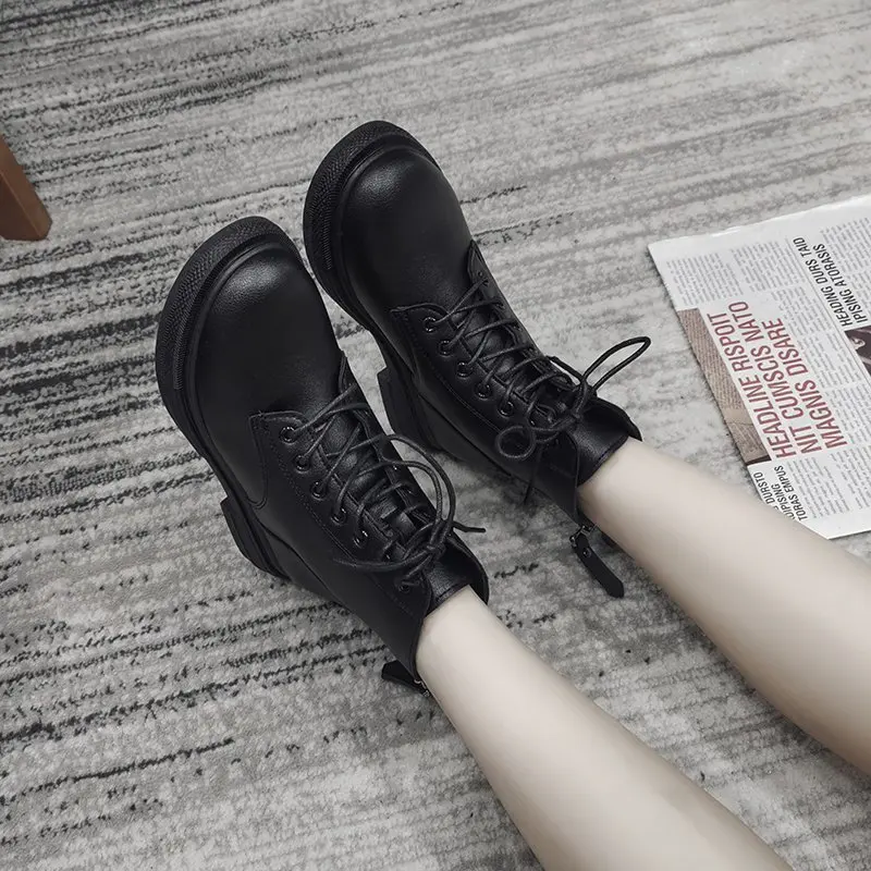 Женские ботинки модные женские осенне зимние на плоской подошве повседневные