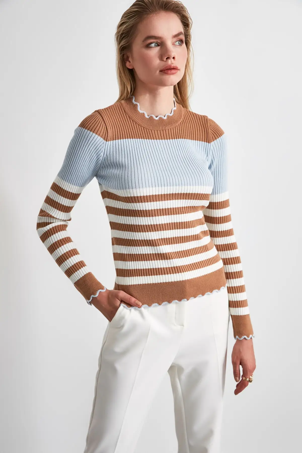 

Trendyol Collar Detailed With Color Block Knitwear Sweater TWOAW21KZ1468