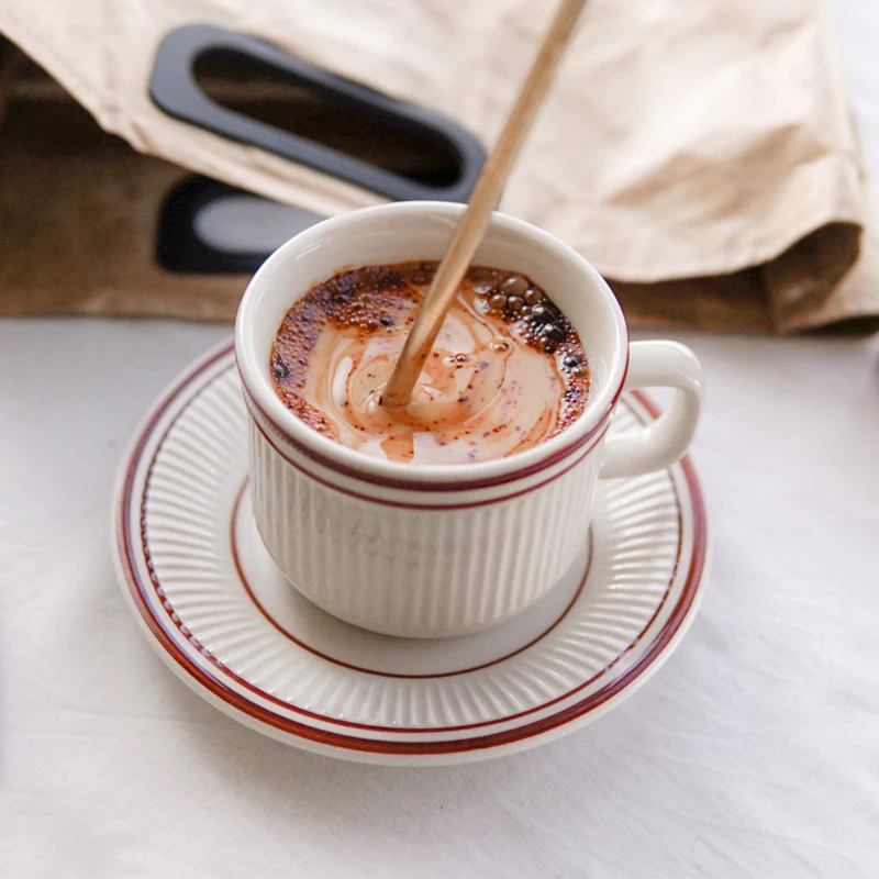 

Simple Modern Ceramic Coffee Cup Saucer Spoon Set Small Cute Wedding Tea Cup Set White Vintage Tazas De Cafe Drinkware EB50BD