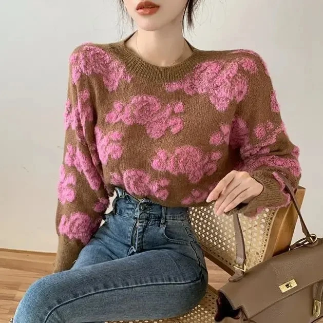 

Retro three-dimensional small flower sweater women's winter small fresh and loose Korean pullover round neck sweater top