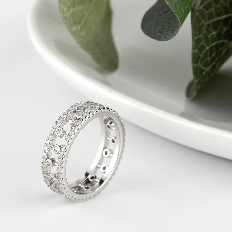 

The hollowed-out sterling silver ring is studded with zircon and is worn as fashion jewelry for hen parties3