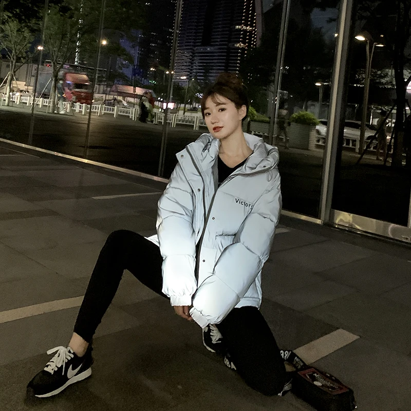 

2020 New Winter Women Sweety Hooded Short Padded Coat Office Lady Thick Loose Letter Single Breasted Reflective Jackets MSFILIA