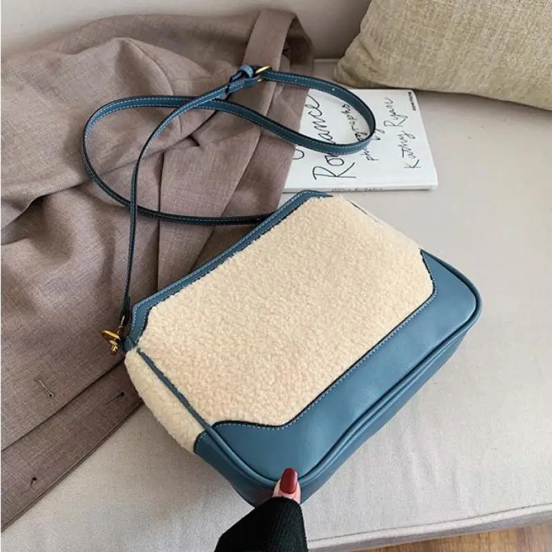 

Small Bag Female 2019 Autumn Winter New Wave Fashion Wild Handbag Gas Plush Shoulder Slung Small Square Bag B443