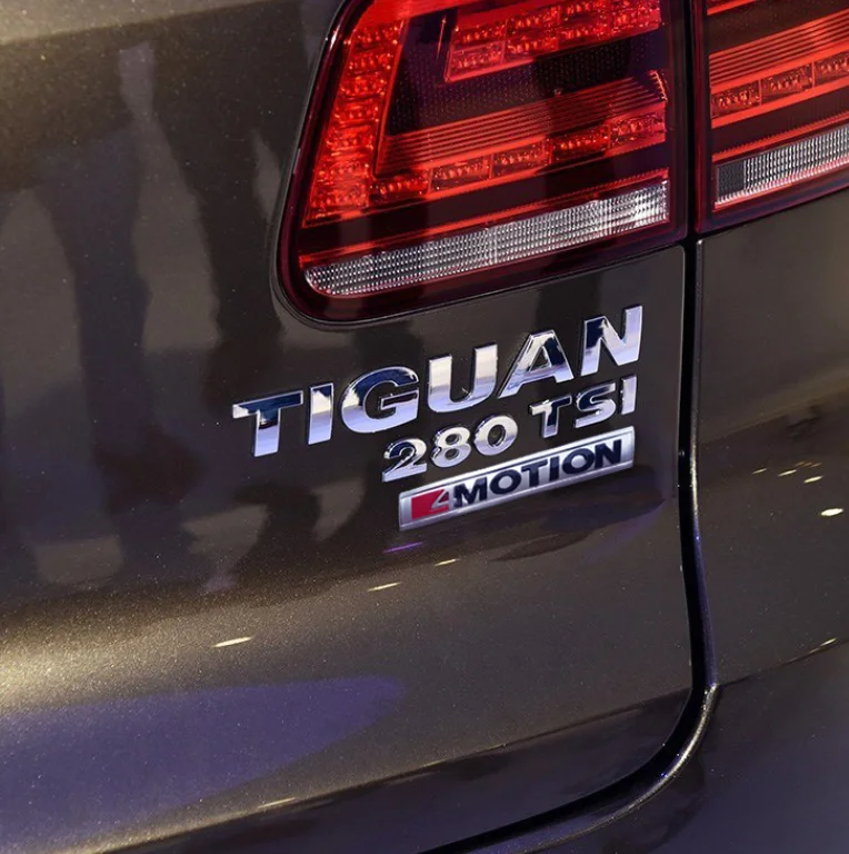 Металлическая 3d-наклейка на багажник 1 шт. |