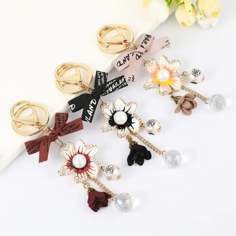 

Fashion Creative New Elegant Pearl Camellia Keychain Bow Flower Keychain Girl Car Bag Keychain Charms Cute Key Chain Accessories