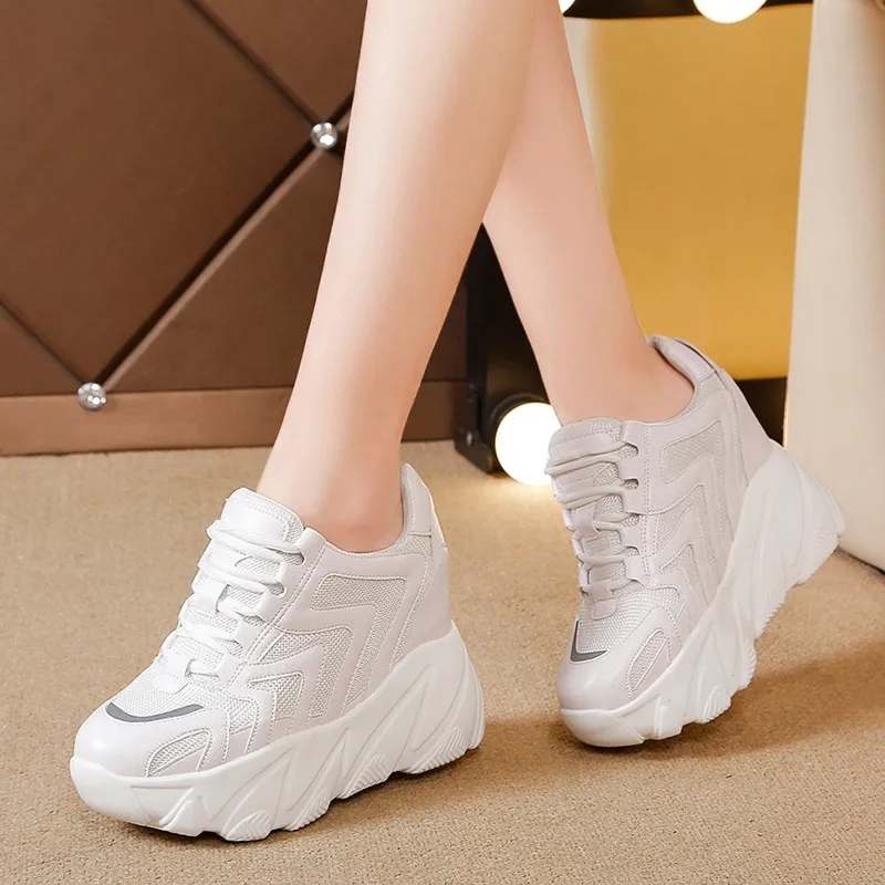 Новая обувь женская прогулочная на толстой подошве модная уличная увеличивающая