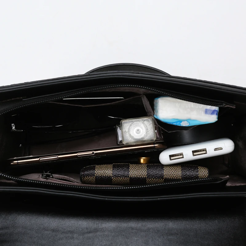 

Female Serpentine PU Leather Clamshell Shoulder Bag Contrast Color Designer Small Handbags Women Retro Simple Messenger Bag Sac