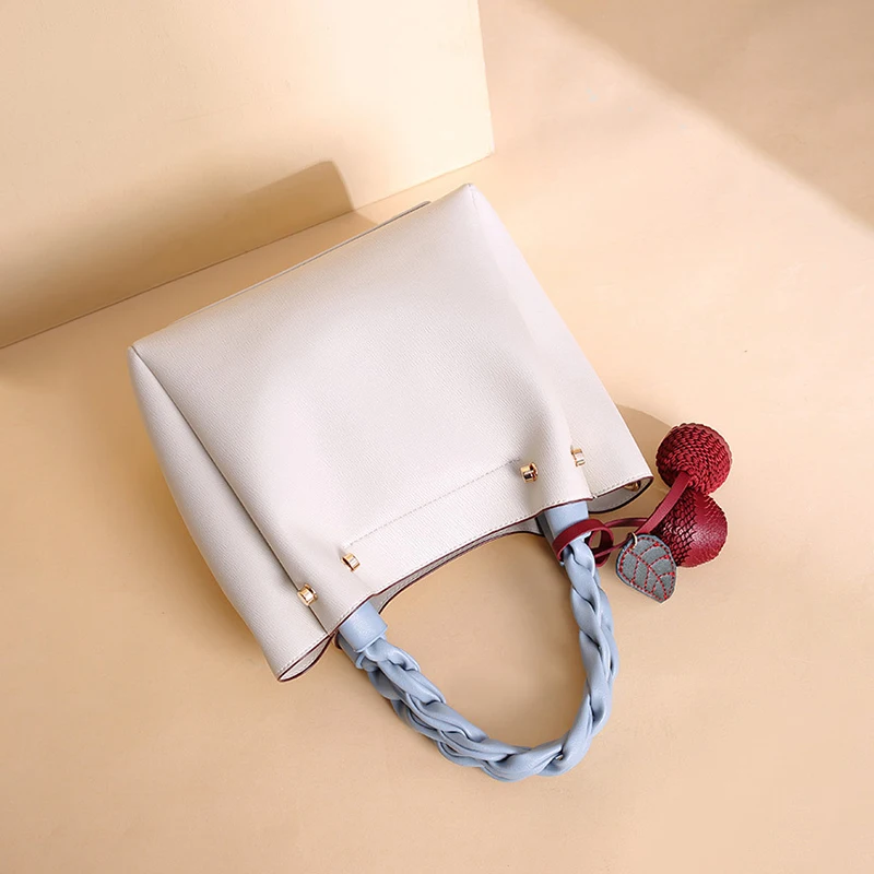 Женская сумка-мешок с украшением в виде вишни вместительная шикарная мягкая