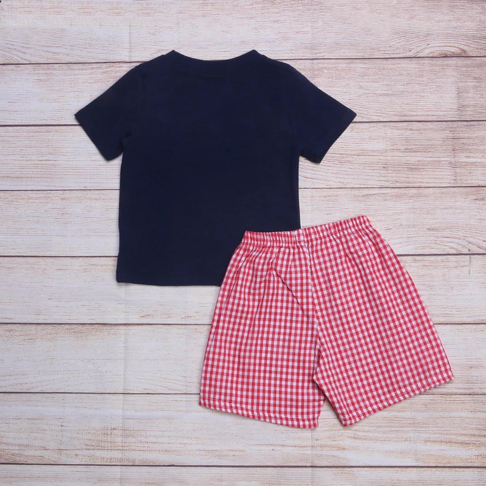 Летняя одежда темно-синий топ с коротким рукавом и красные клетчатые шорты для