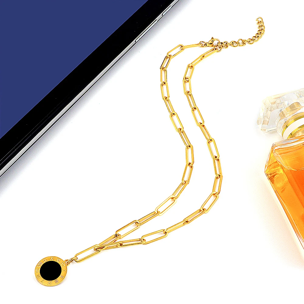 Ожерелье с подвеской черными римскими цифрами и золотыми звеньями