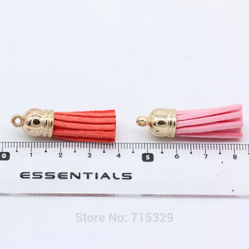 Подвеска в ассортименте из бархатной кожи с кисточками 38 мм | Украшения и