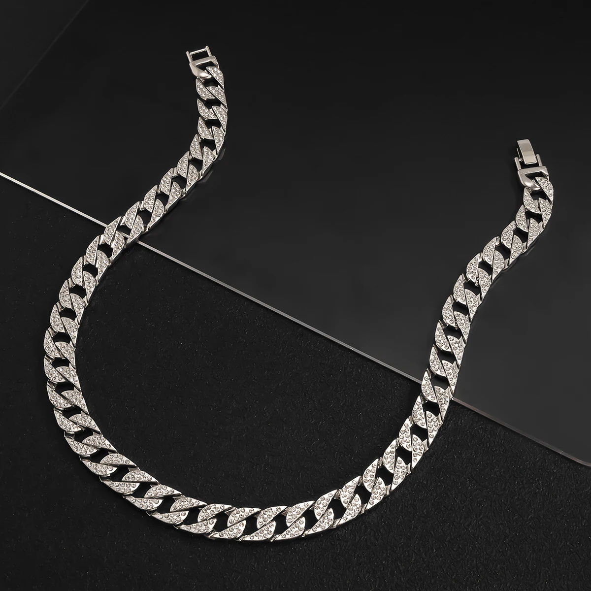 

Hip Hop Miami Curb Cuban Chunky Chain Necklace Iced Out Paved Rhinestones CZ Bling Rapper Necklace for Women Men Gothic Jewelry