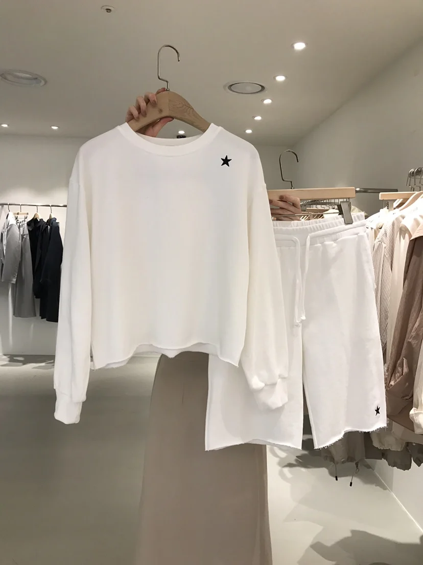 Костюм из двух предметов свитер с круглым вырезом и длинными рукавами спортивные