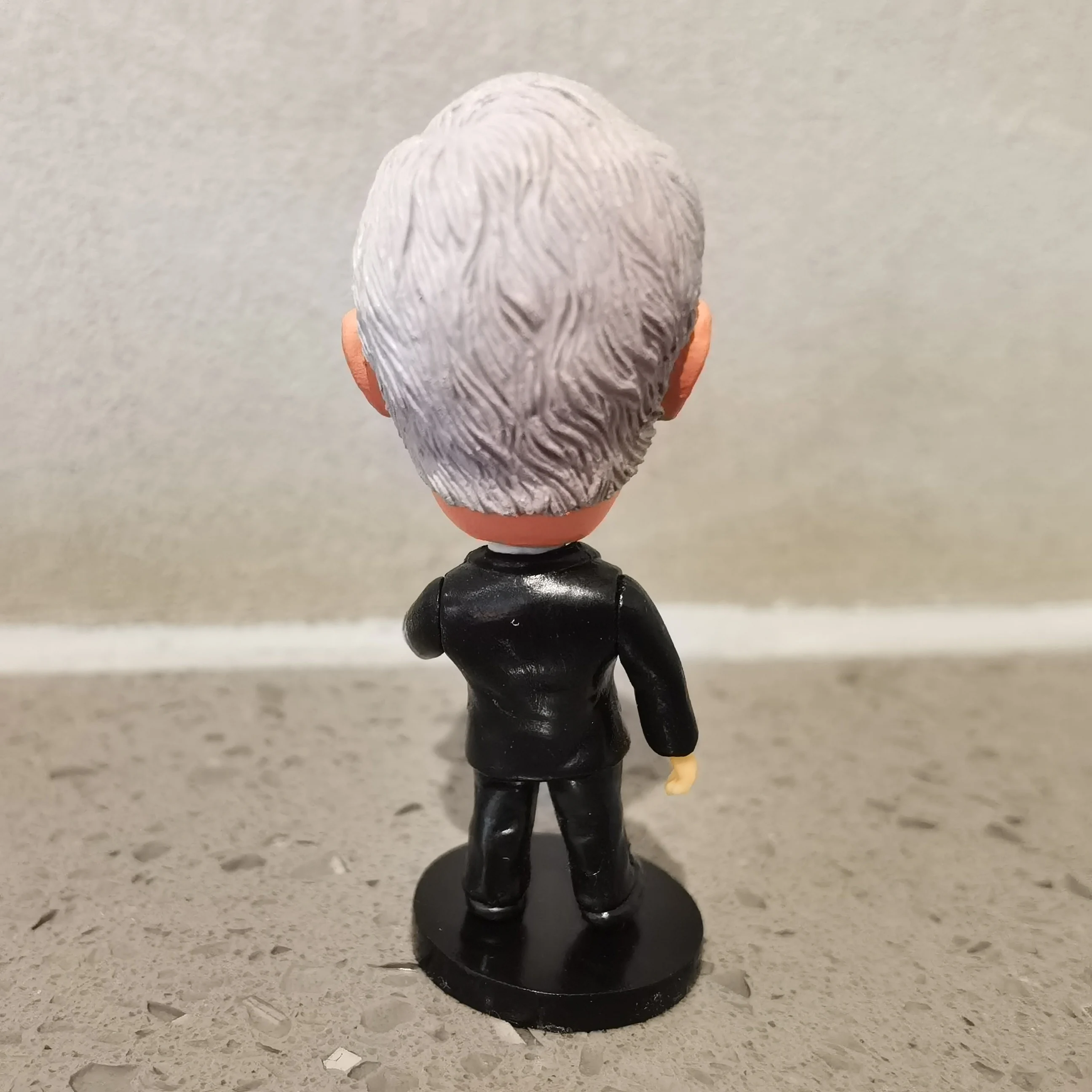 

Wenger Classic Resin Doll Action Figure 6.5 cm Mini Toy Collectible Gift