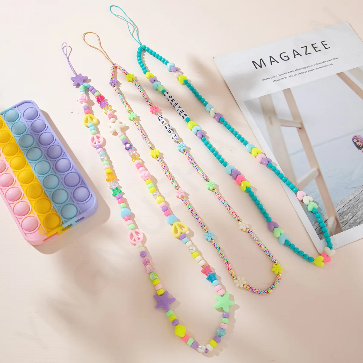 

ins Simple Creative Color Love Heart-Shaped Five-Pointed Star Flower Beaded Women's Mobile Phone Anti-Lost Lanyard Chain Jewelry