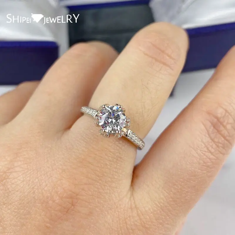 

Shipei Classic 925 Sterling Silver Round Cut Greated Moissanite Gemstone Wedding Band Fine Jewelry Diamonds Ring For Women