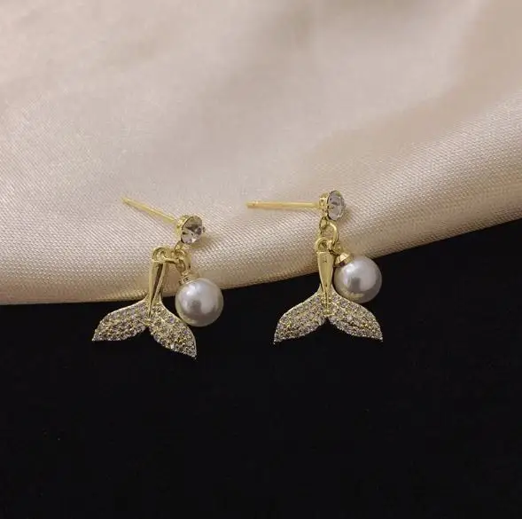 

Favorite Pearl Store Pearl Earrings New Classic White Color South Sea Shell Pearl Top Quality Rhinestone Fish Stud Earrings