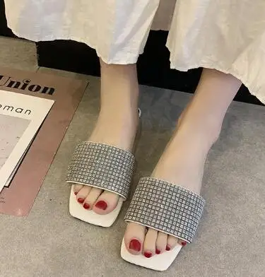 Летние модные новые женские тапочки Модные шлепанцы на плоской подошве Красные