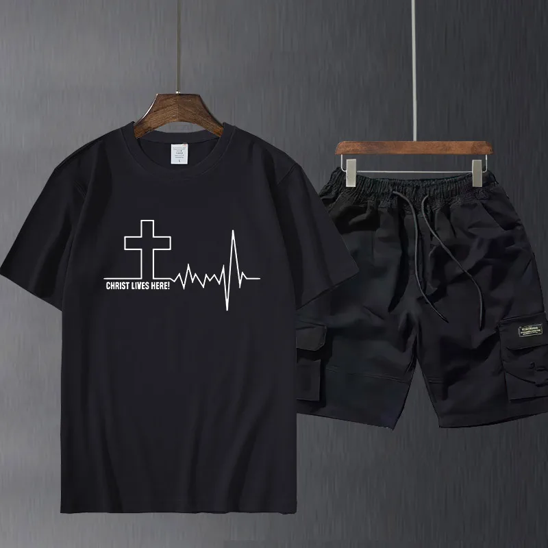 

Мужские костюмные брюки с коротким рукавом и надписью «Христос живет здесь», крест, сердцебиение, Кристиан вера в Иисуса, вдохновляющая фут...