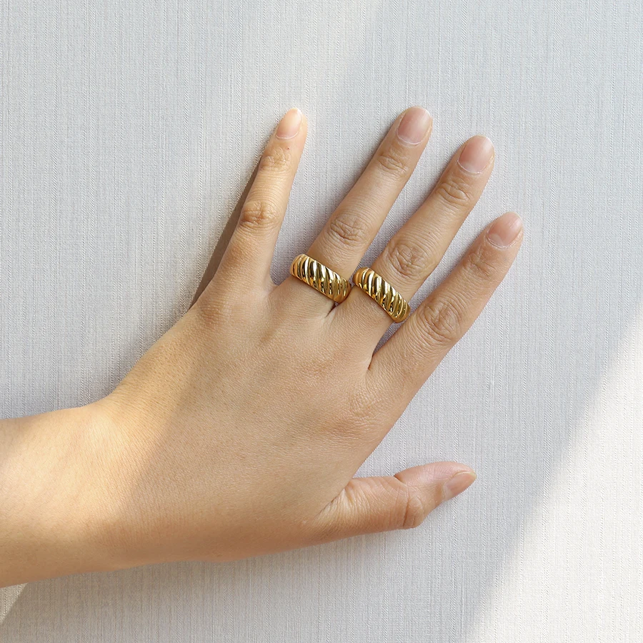 

Tarnish Free Couple Jewelry Smart Twist Pattern Plated 18K Genuine Gold Rings for Male Gorgeous Stainless Steel Rings for Women