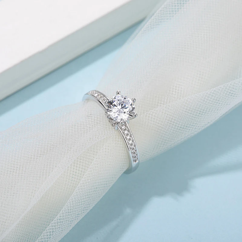 

Knobspin Charm 100% 925 Sterling Silver Real 1 Carat D Color Moissanite Wedding Rings For Women Party Fine Jewelry Wholesale