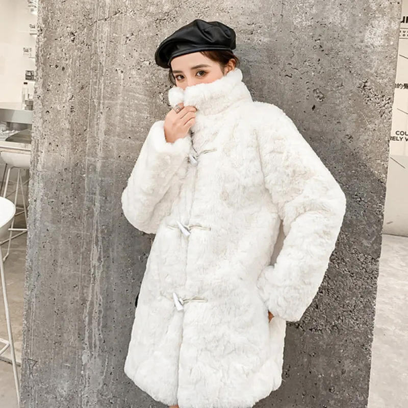 

Sheep Sheared Female Brief Paragraph Coat Keep Warm With Thick Faux Fur Coat Compound Fur Lambs Wool Horn Button Jacket
