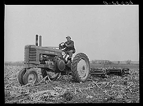 

1940 Breaking Up Corn Stalks Before Plowing Retro Metal Sign Farm Home Party Wall Decoration 12X16 inch