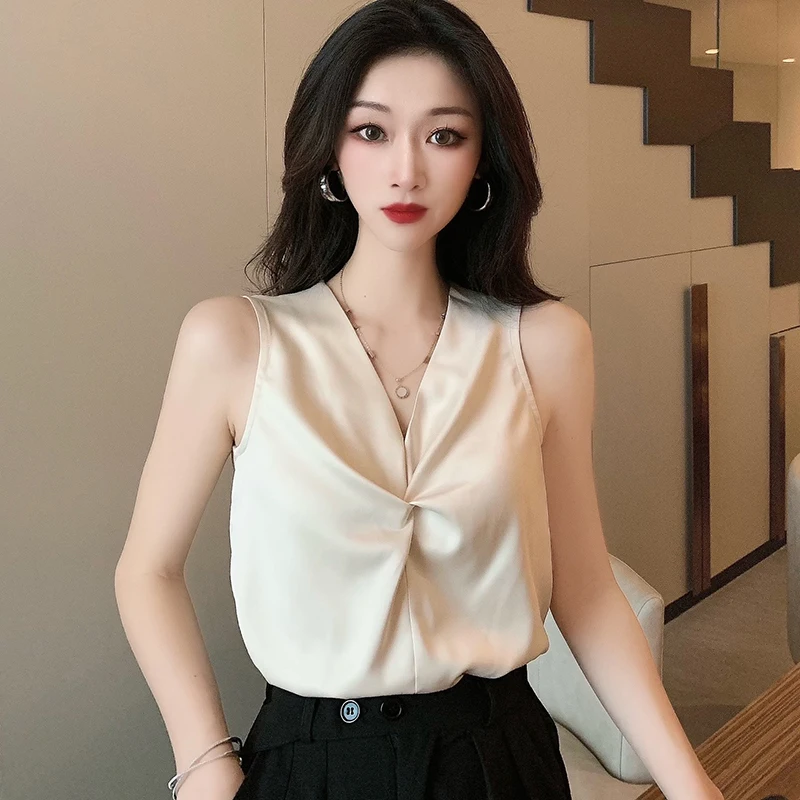 

AOSSVIAO Summer New Vest Top Women's Sexy V Neck Sleeveless 2021 Sleeveless Shirt Fashionable Sexy Plus Size Clothing White