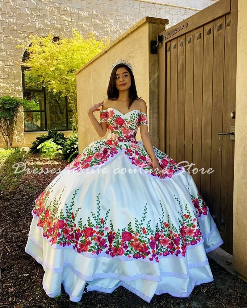 

Floral Satin vestidos de 15 aos 2020 Puffy Embroidery Quinceanera Dress Off the Shoulder Sweet 15 Dress Long Prom Gowns