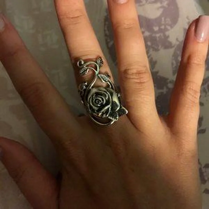 

Milangirl Vintage Black Rose Temperament Vine Ring