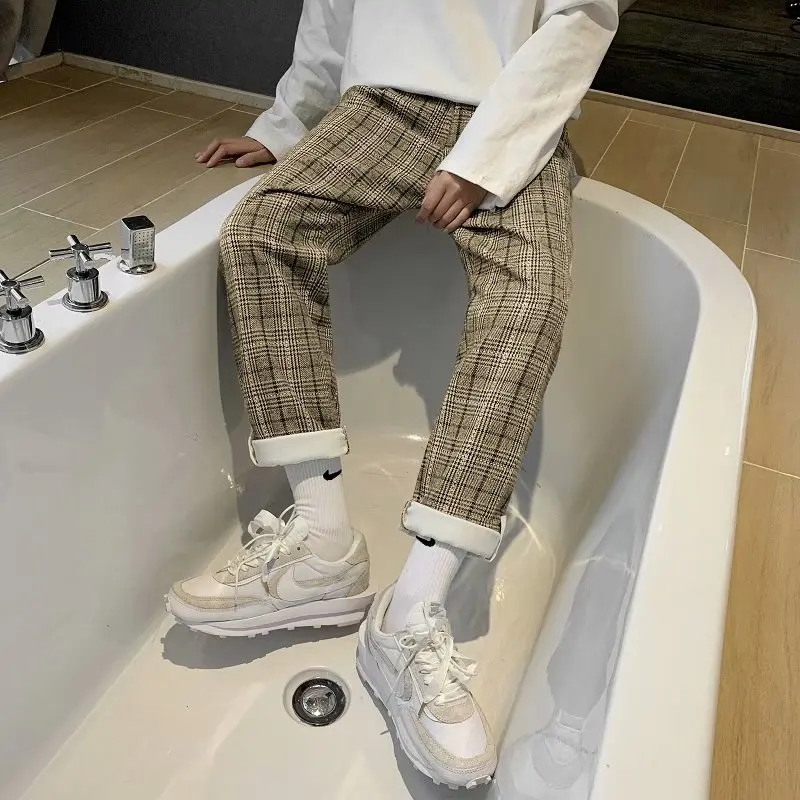 

Casual pants men's 2021 winter new Hong Kong style straight-leg plaid pants Korean trend thickened sports pants