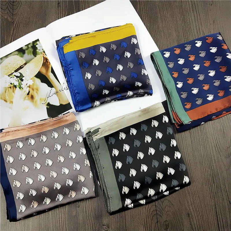 Женский квадратный шарф 70*70 с принтом головы лошади темно синий шифоновый