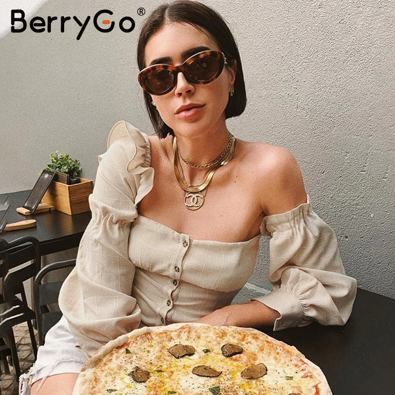 Женский укороченный топ с оборками BerryGo открытыми плечами и рукавами-фонариками