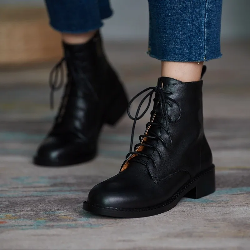 

Женские ботинки из натуральной кожи, на шнуровке, с мехом