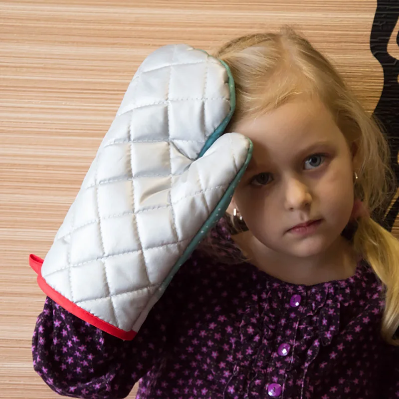 

CYUAN 2pcs/set Hot Oven Mitts Baking Anti-Hot Gloves Pad Oven Microwave Insulation Mat Christmas Decor Baking Kitchen Tools Xmas