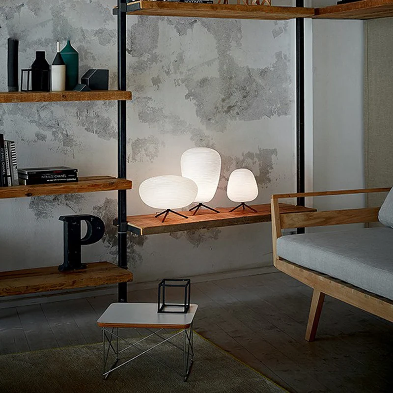 Satin Al İskandinav Basit Modern Kişilik Lüks Yaratıcı Başucu Masa Yatak Odası Için Lamba Oturma Odası çalışma Spiral Cam Masa Dekoratif