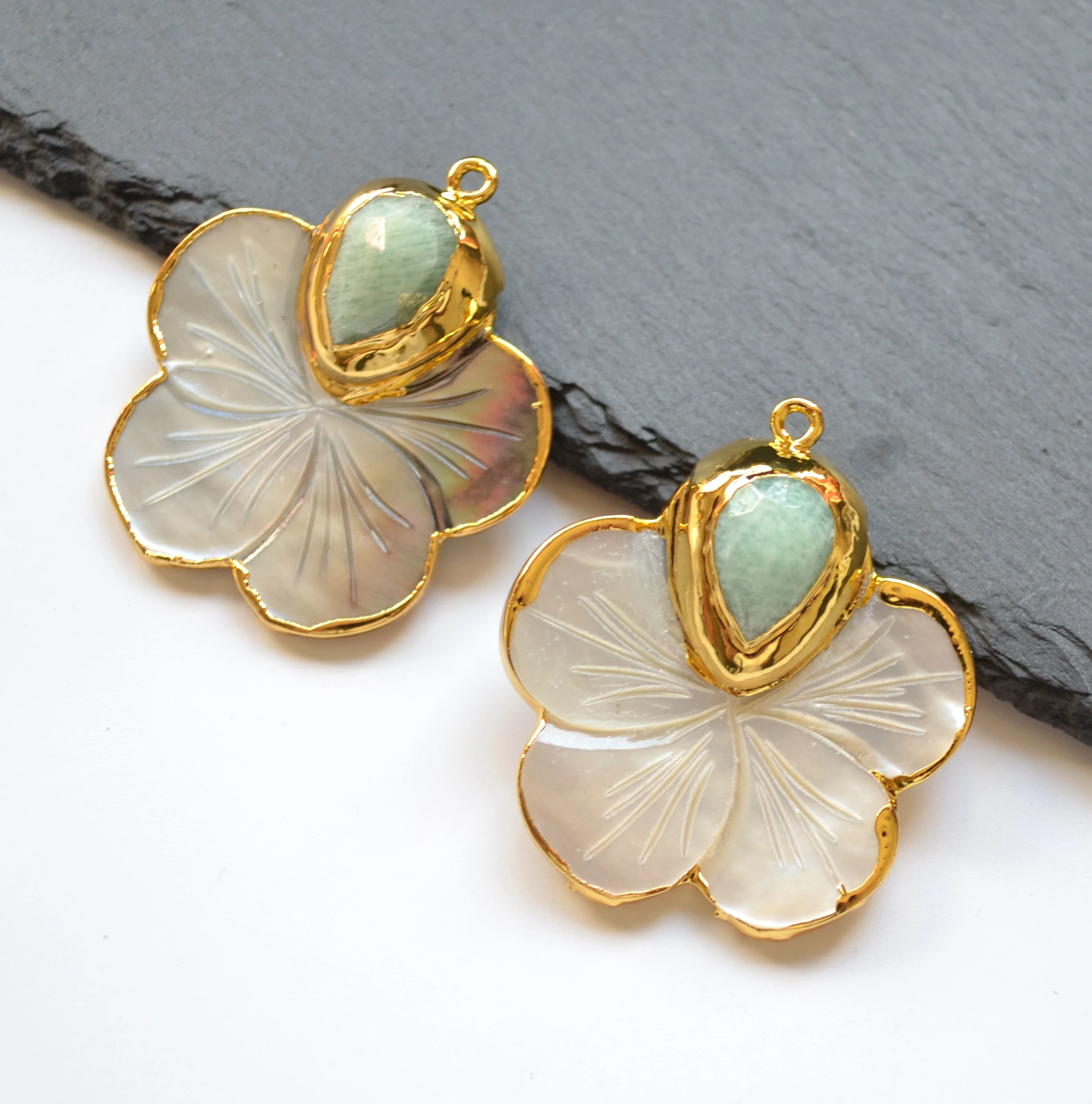 

New flower shape Shell pearl pendant with amazonitr bead gold electroplated edges
