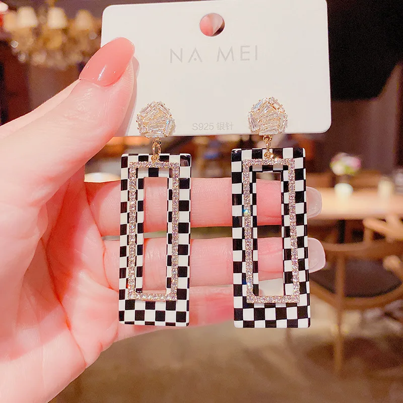

Vintage Fashion Black And White Plaid Diamond Long Earrings Earrings For Women Korean Fashion Earring Party Daily Jewelry Gifts