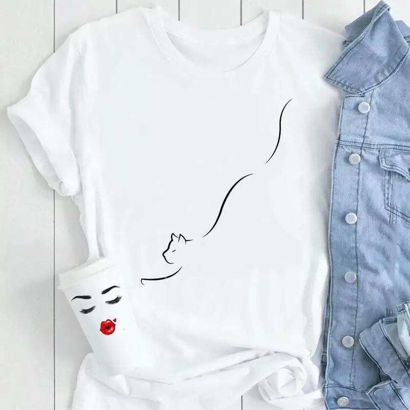 

Женская футболка с коротким рукавом и принтом в виде кошки