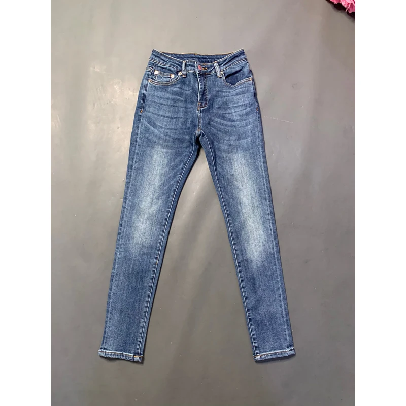 

Джинсы-карандаш с цветочной вышивкой, на осень/зиму