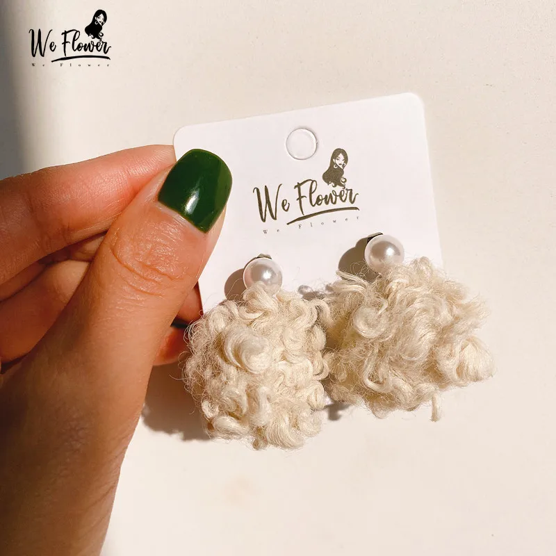 Мы цветок шикарные большие белые серьги с меховым шаром женские трендовые