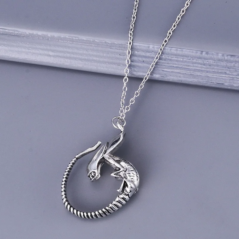 Ожерелье с кулоном Alien V Predator Xenomorph Queen Prometheus винтажное ожерелье серебряного цвета