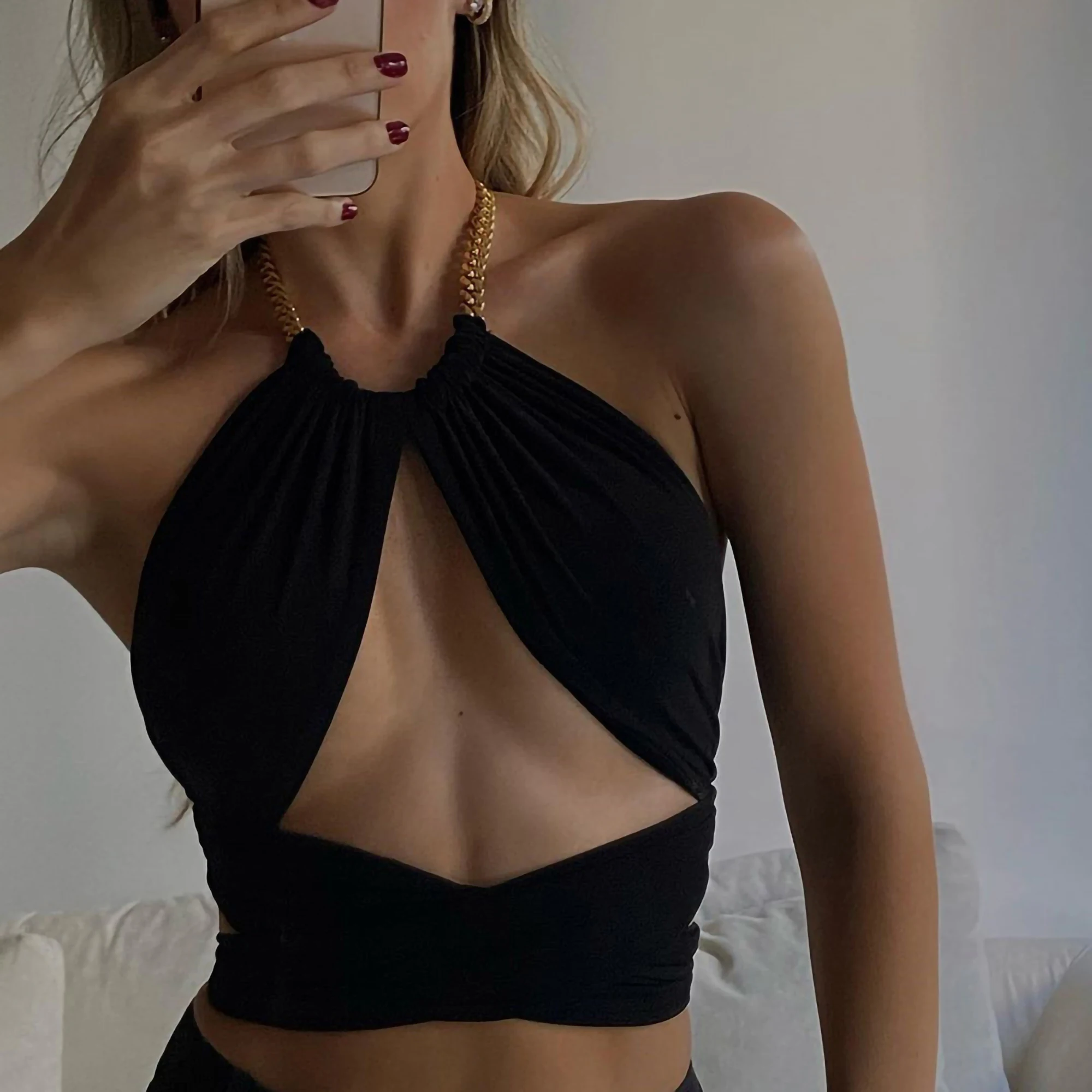 

Women Metal Chain Straps Backless Bandage Sexy Cropped Tank Top Slim Fit Halter Crop Vest Female Fashion Black Streetwear Outfit