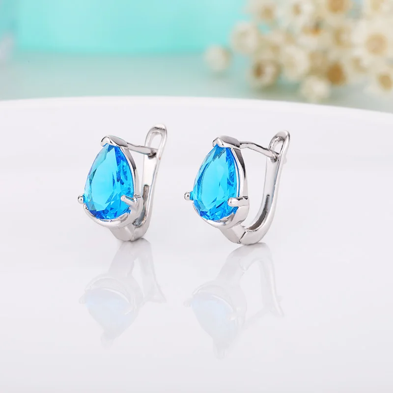 3-silver Женские простые серьги с фианитом MAIKALE, маленькие серьги-гвоздики золотистого/серебристого цвета с драгоценным камнем в форме сердца, ювелирные изделия для вечеринки - Окраска металла: 3-silver