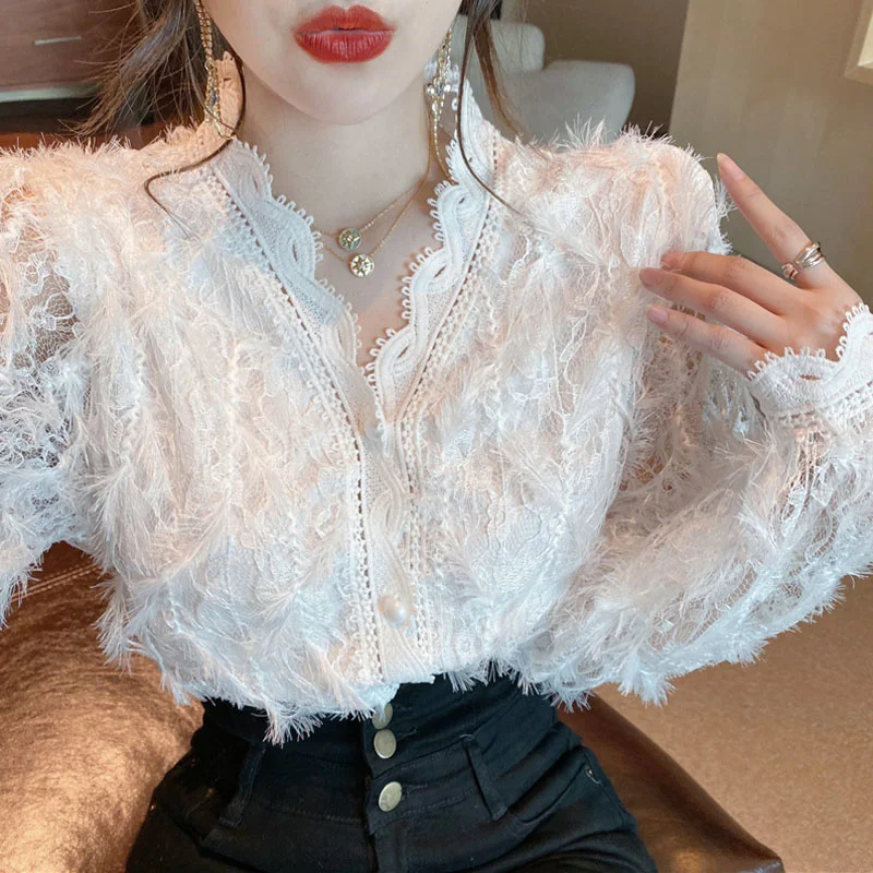 

Винтажная рубашка с длинным рукавом и V-образным вырезом, белая женская футболка с дышащими кисточками и кружевными цветами, рубашки для жен...