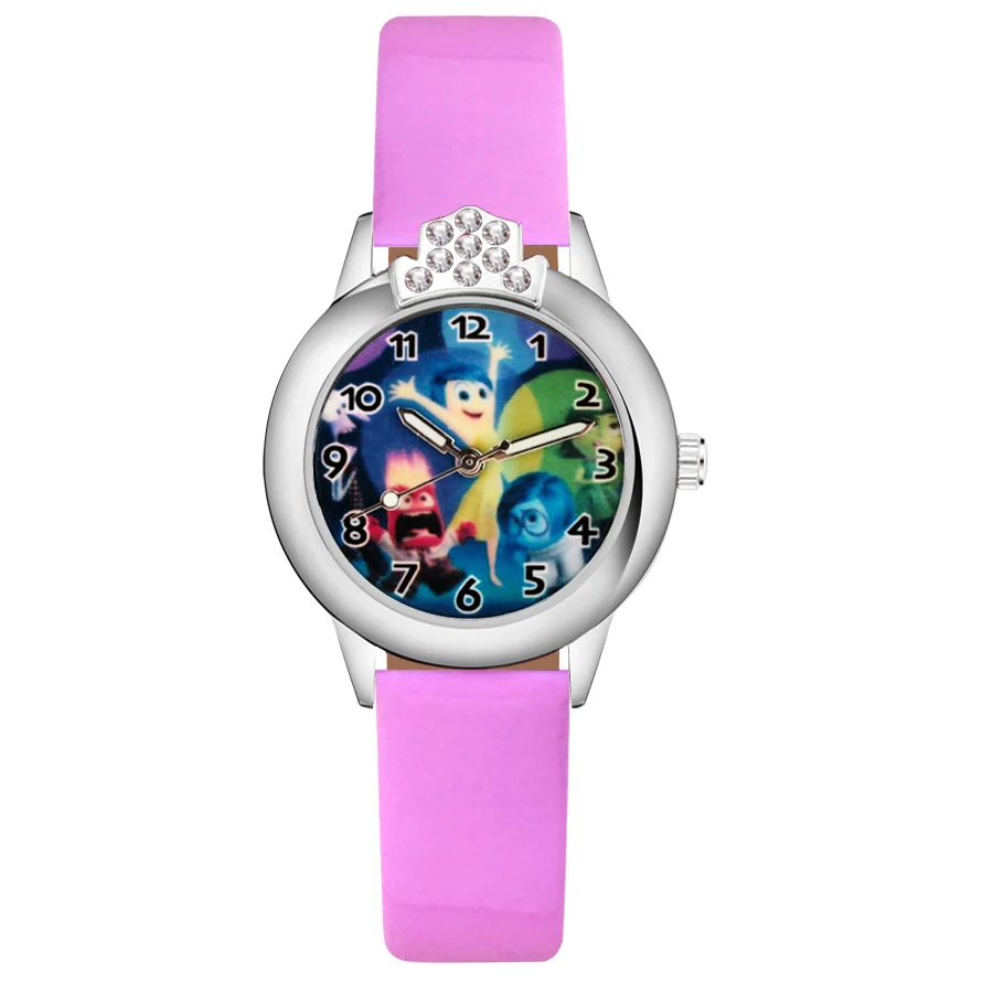 С героями мультфильмов с изображением милого монстра украшением в виде