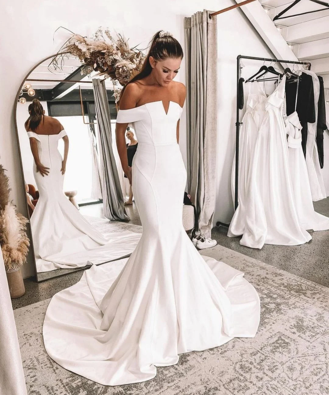 

Женское винтажное платье с юбкой-годе, длинное свадебное платье с V-образным вырезом, открытыми плечами и шнуровкой сзади, цвета слоновой ко...