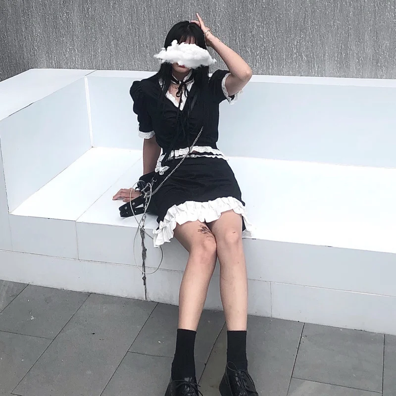 Женский комплект из футболки и юбки с коротким рукавом V-образным вырезом |