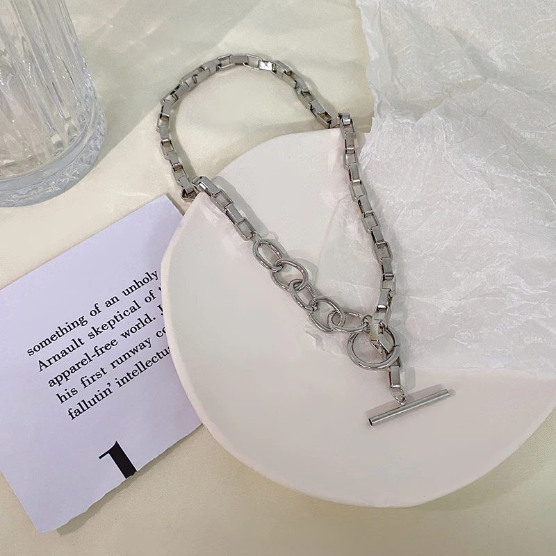 

Love necklace women's new year new light luxury niche design sense chain ins cold wind hip-hop clavicle accessories